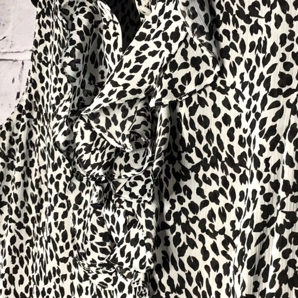 Tahari Leopard Print Button Down Woman's Sleeveless Top Size Small - Picture 4 of 7